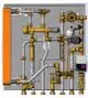 Diagramm einer Heizungsstation mit verschiedenen Rohren, Ventilen und einem Steuergerät. Teile der Anlage sind von Danfoss. Darstellung zeigt den Verlauf der Heizungsinstallation.
